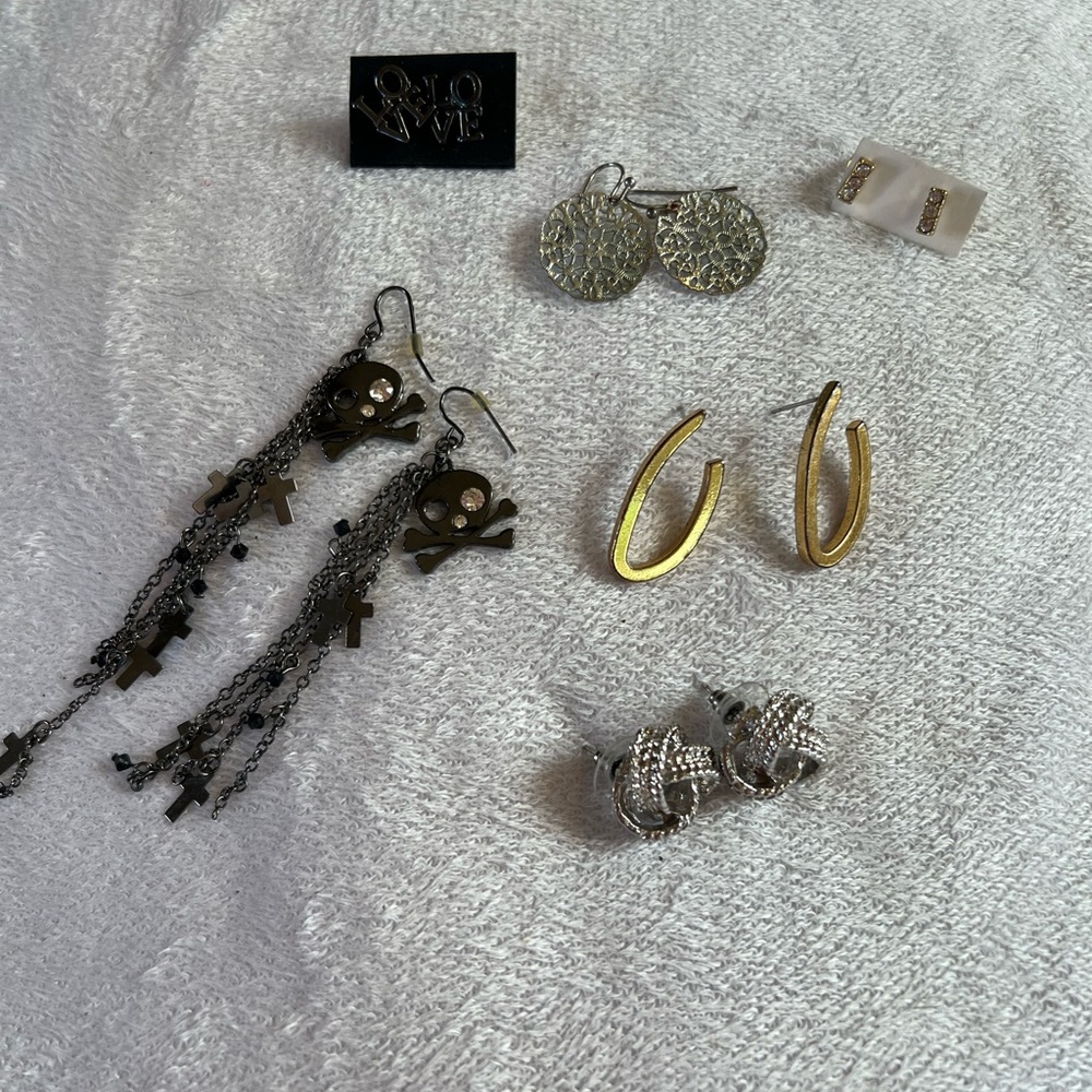 6 pairs of fashion earrings